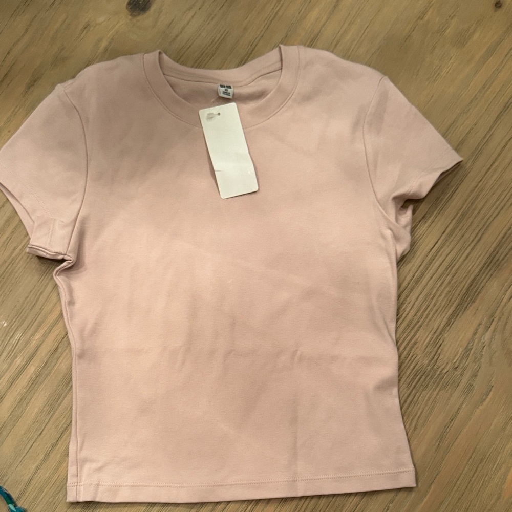 Uniqlo Women's Crewneck Tee in Pale Pink